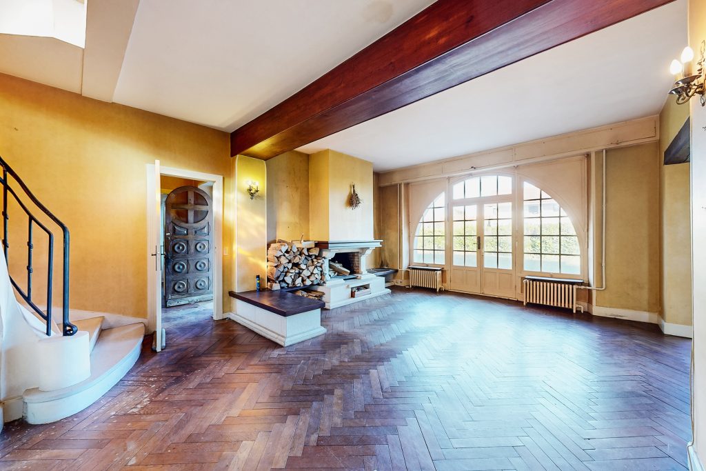 Salon ancien villa de charme avec cheminée